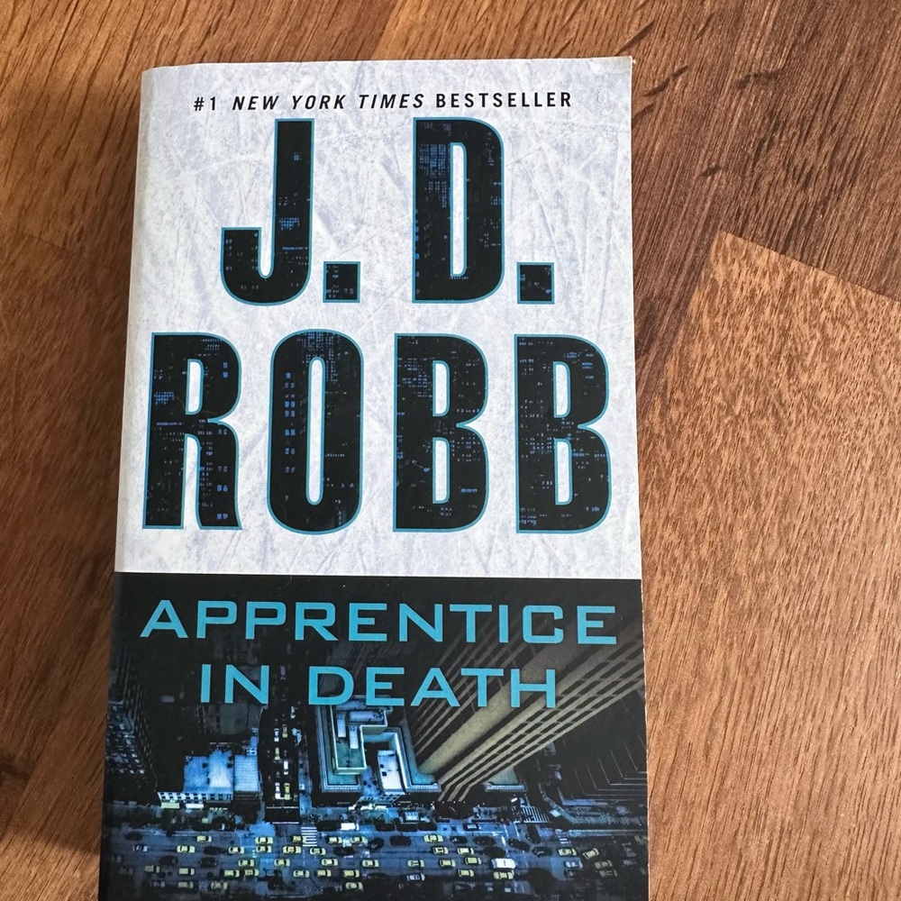 J.D. Robb 'Apprentice in Death' paperback Book